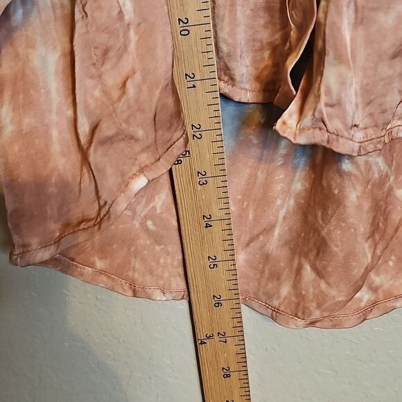 NWOT VICI Small Tie-Dye Button-Up Kimono Sleeve Satin Women's Top - Picture 6 of 7